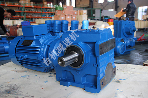 如何防止軸輸入螺旋錐硬齒面減速機返油？